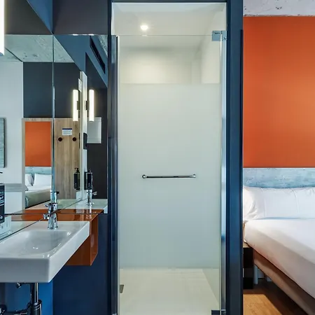 Ibis Budget Madrid Aeropuerto Exterior photo