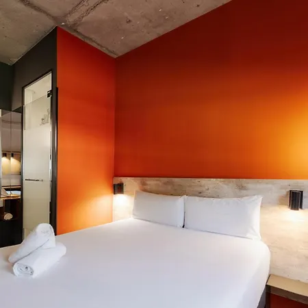 Ibis Budget Madrid Aeropuerto Exterior photo